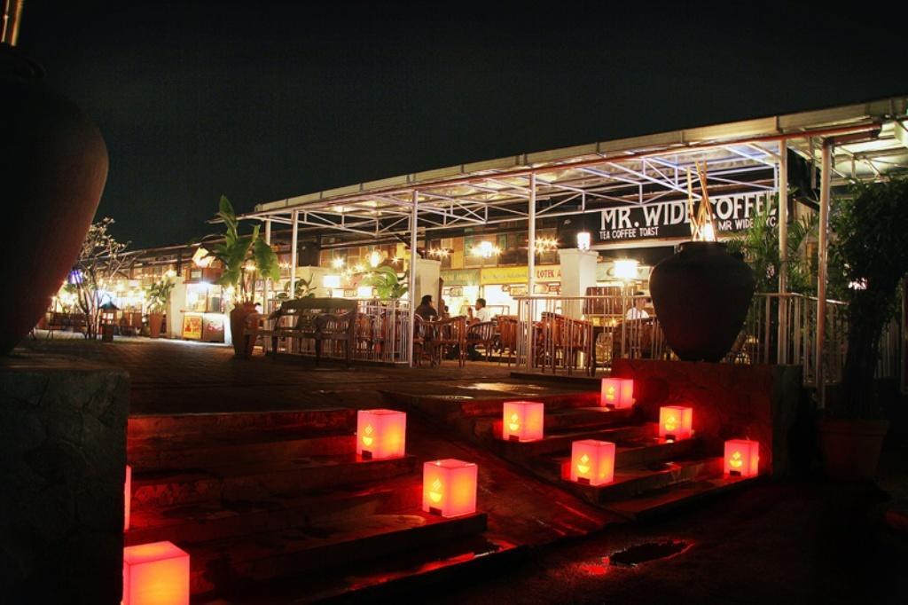 Hyper Inn Bandung Exterior photo