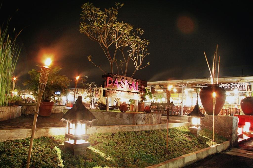 Hyper Inn Bandung Exterior photo