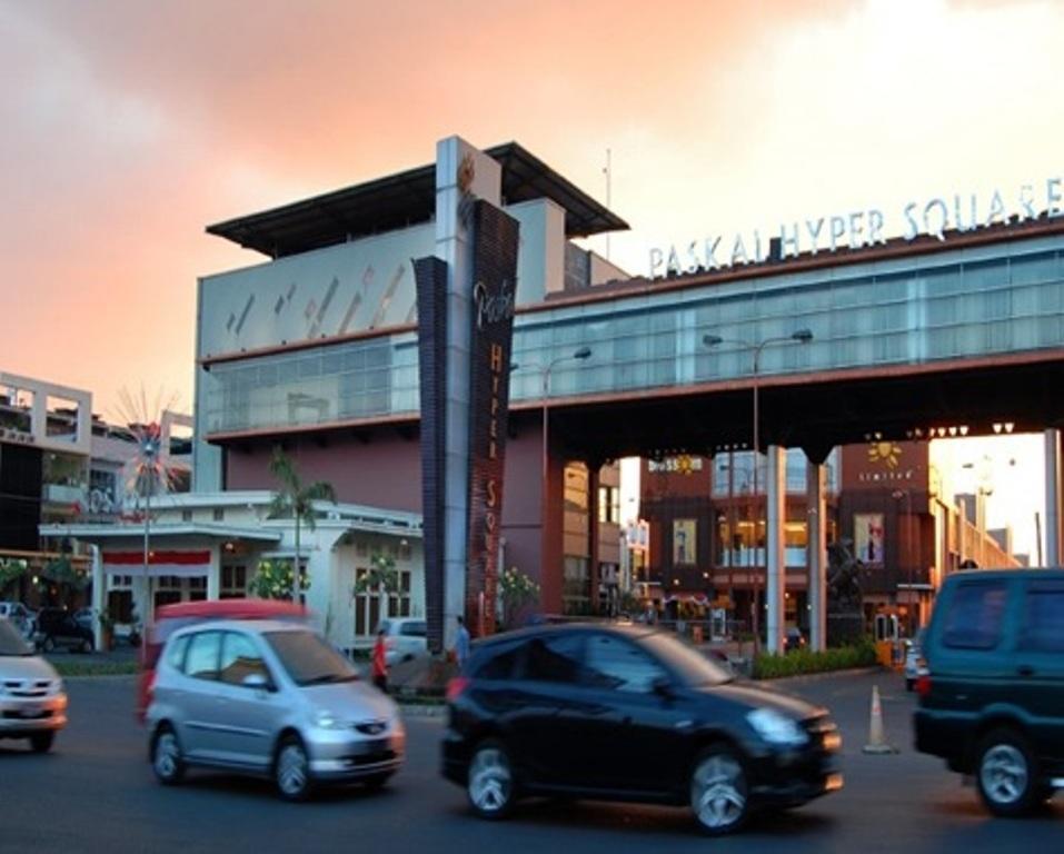 Hyper Inn Bandung Exterior photo